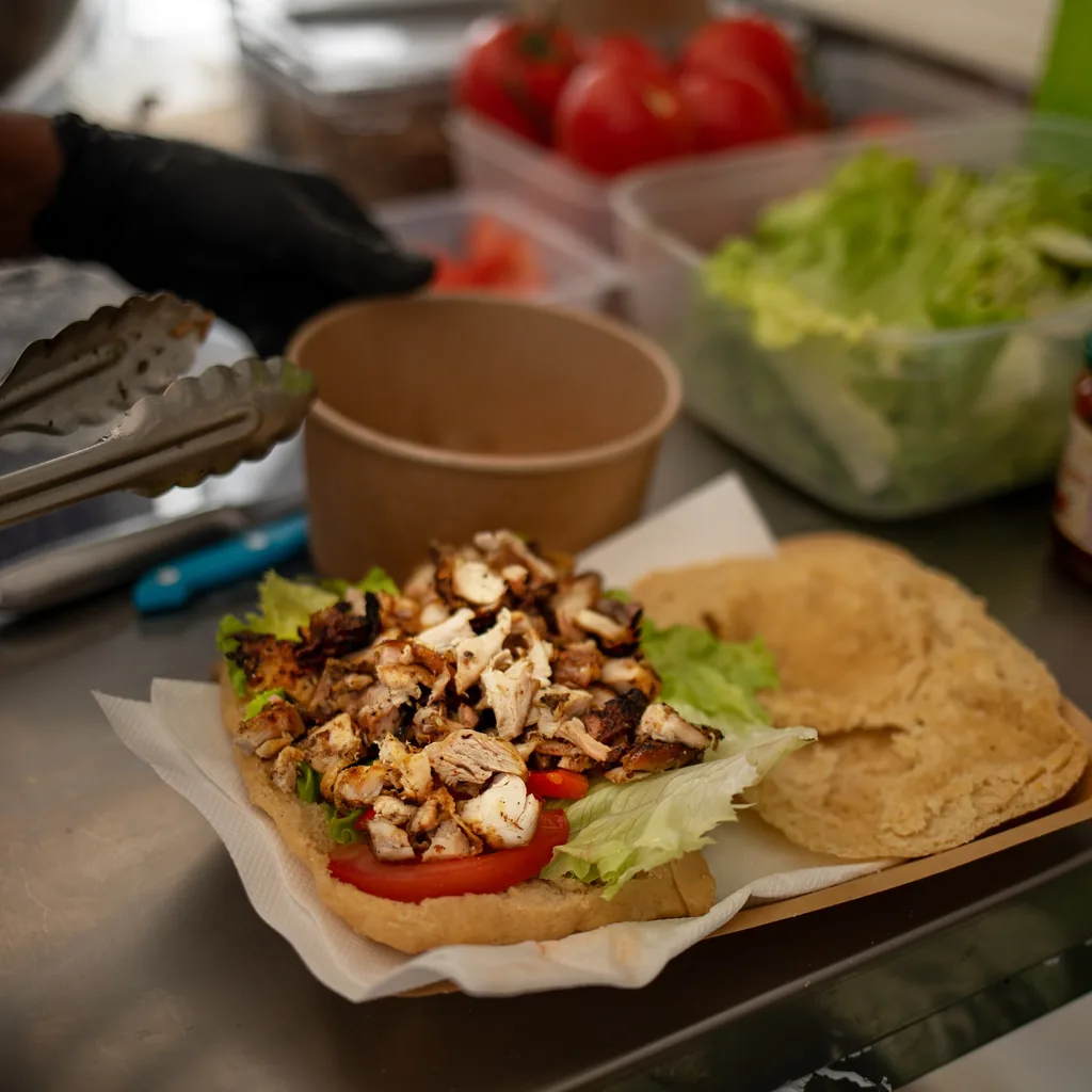 Cuisine caribéenne en service — O'PLANTIN