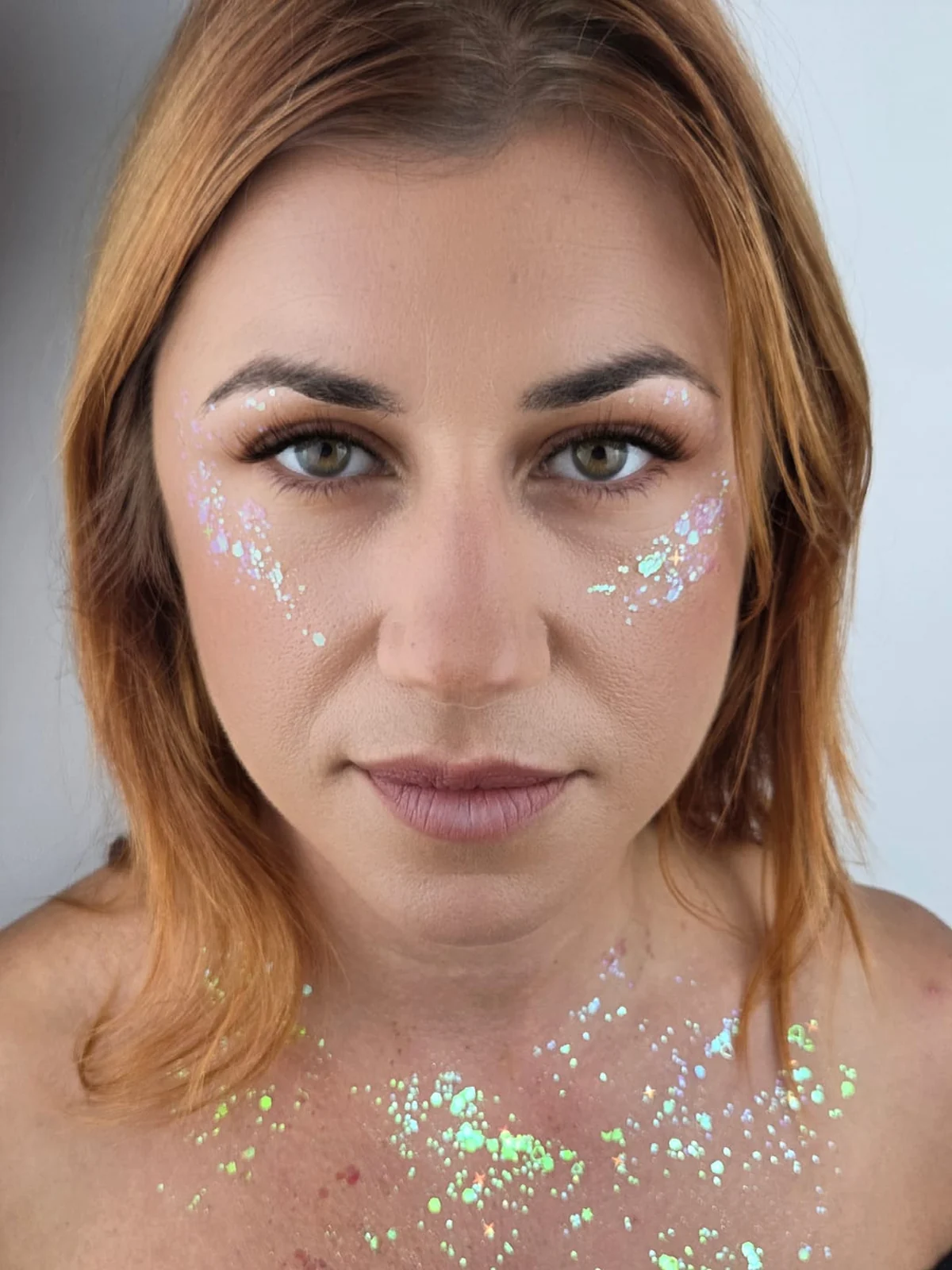 Extensions de cils et maquillage pailleté — Room beauté
